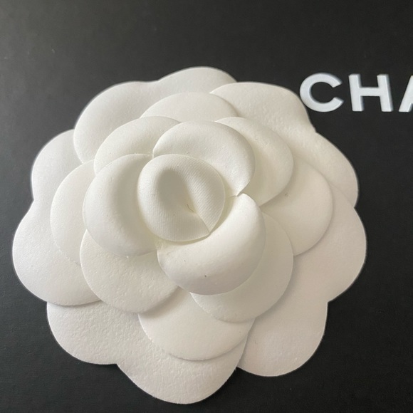 Chanel Camillia - Picture 1 of 5